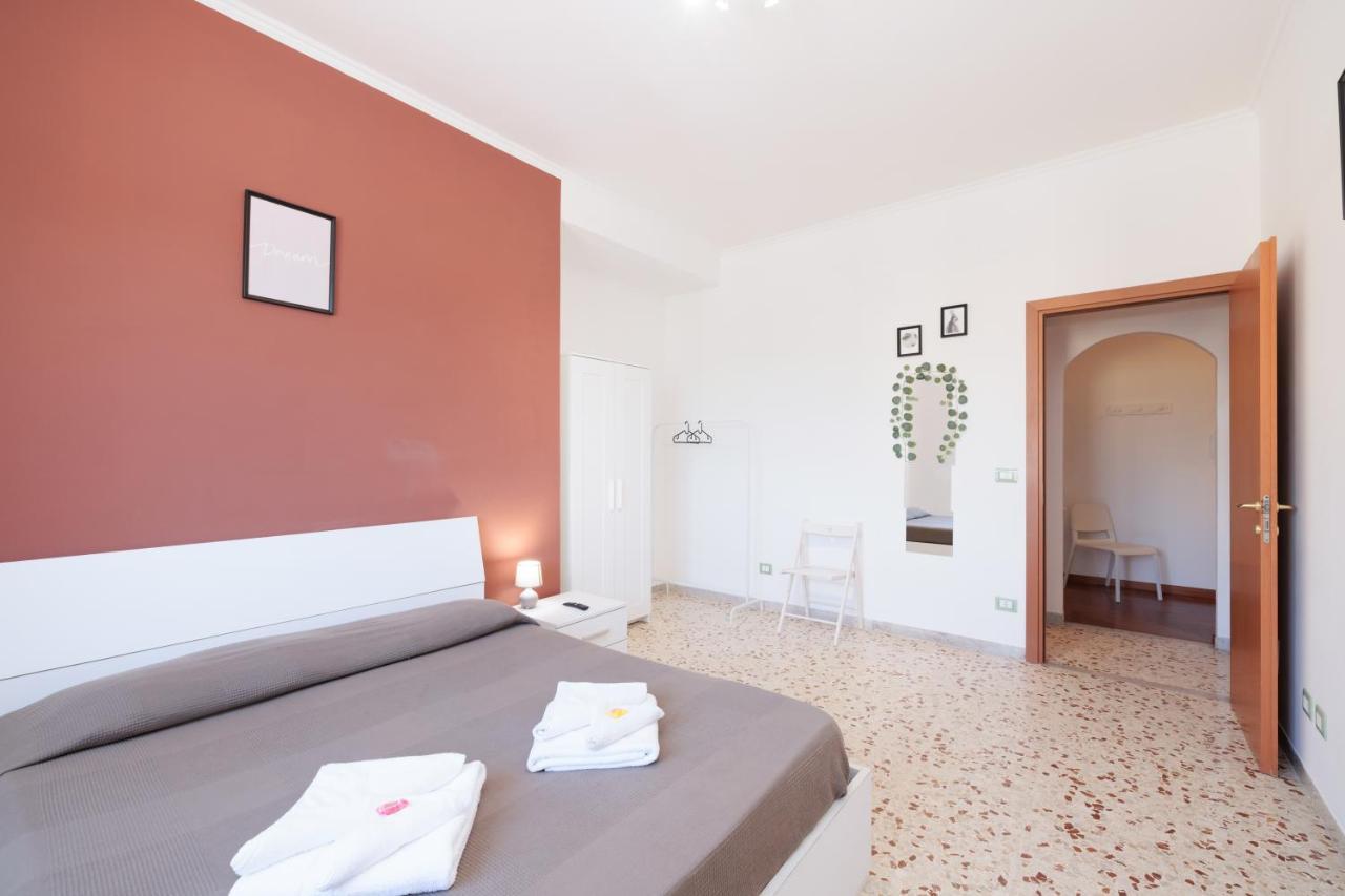 Central House Lido di Ostia Luaran gambar